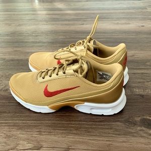 Nike Size 7.5 Like New